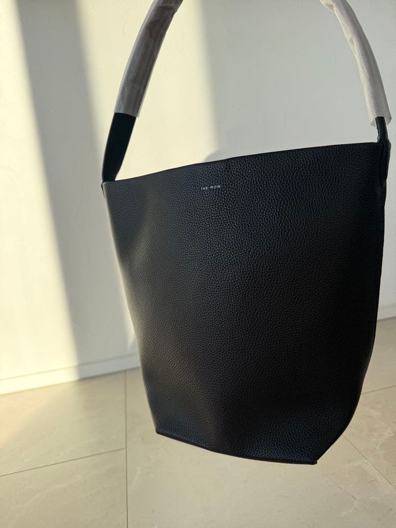 久々出品＊新品未使用＊【ブラックトートバッグ THEROW ロゴ付き】