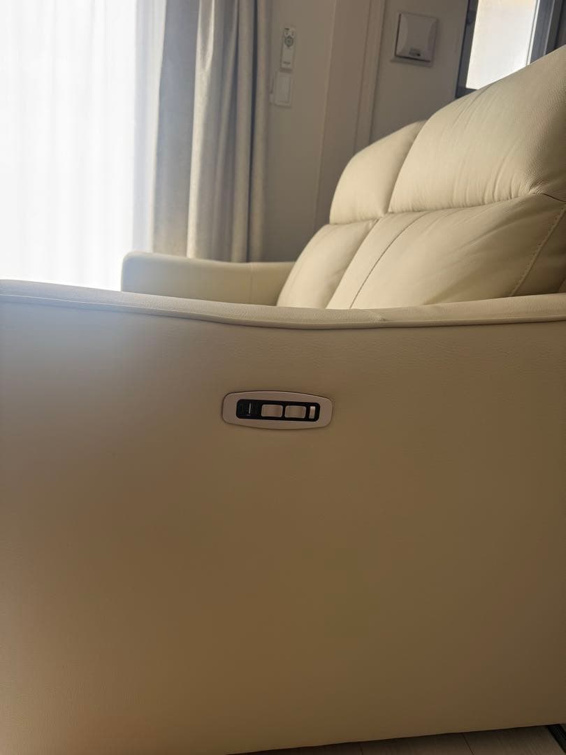 【ニトリ製】電動リクライニング機能付き2人掛けソファ UM04(アイボリー色)