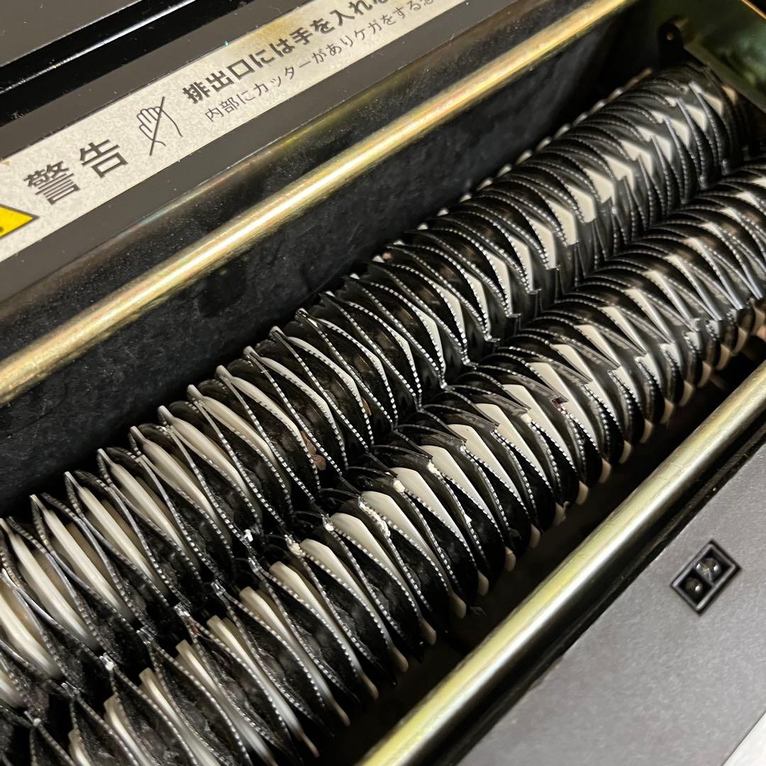 ス*ク様 お値下げ★conof. 電動シュレッダー　コノフ　おしゃれシュレッダー