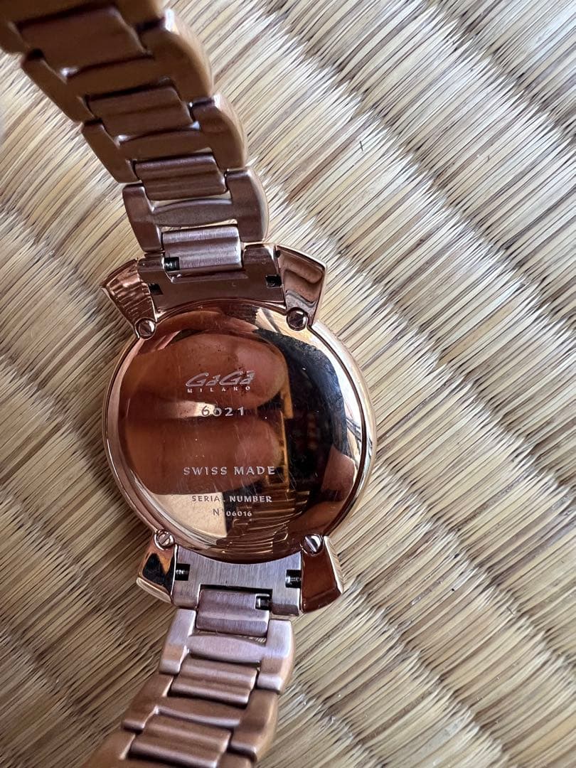 Gaga Milano ユニークデザイン 赤いダイヤル 時計